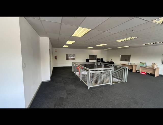 1,008M² WAREHOUSE TO LET IN ISANDO
